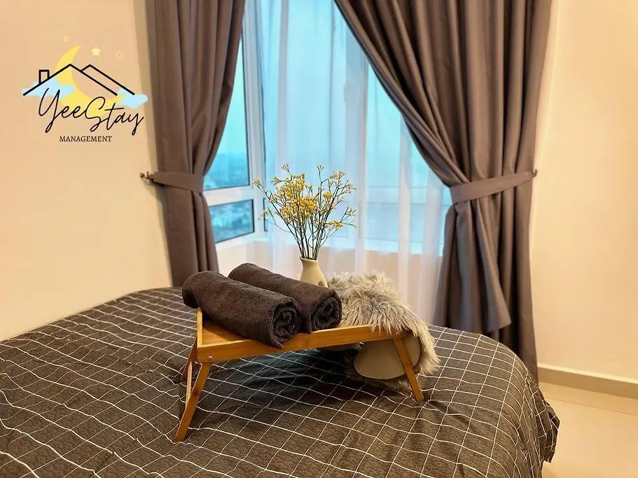 Апартаменты Novo8 Residence 7-11Pax/Videogame/8Min To Jonker A2001 Kampong Tambak